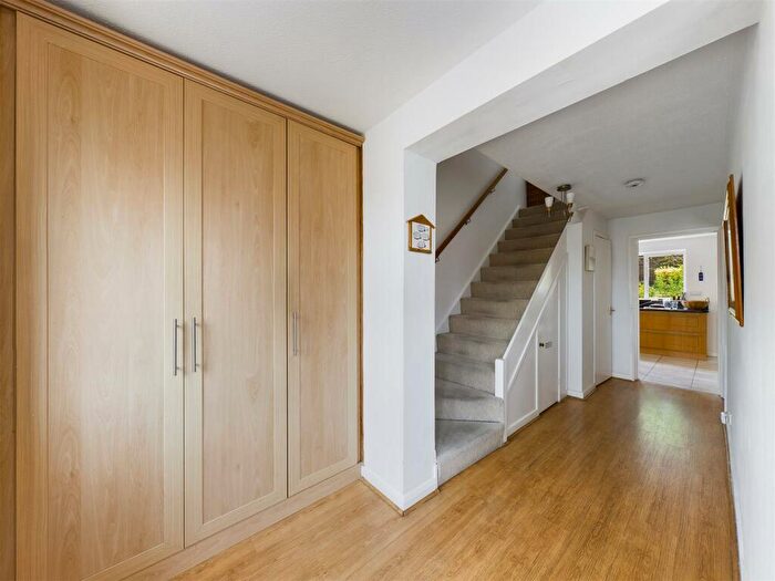 4 Bedroom Detached House For Sale In Pound Hill, Crawley, RH10