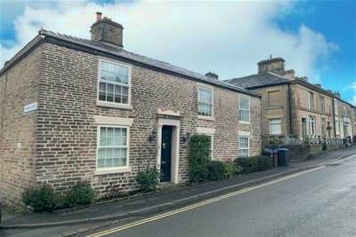 2 Bedroom House To Rent In Canal Street; Whaley Bridge. SK23
