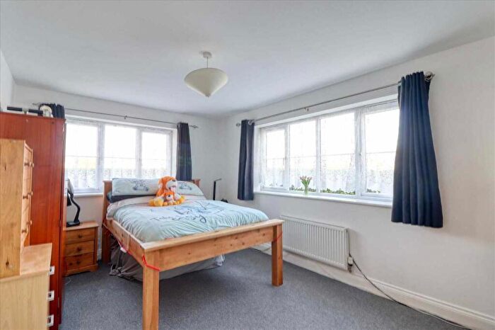 2 Bedroom Apartment For Sale In Sunnyside Mews, Holland On Sea, CO15