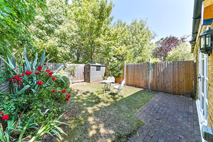 2 Bedroom Apartment To Rent In Dyne Road, London, NW6
