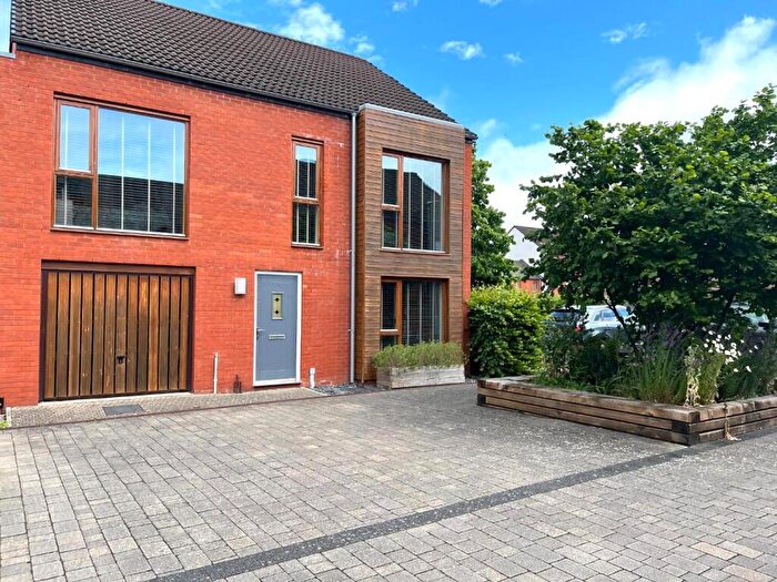 5 Bedroom End Of Terrace House For Sale In Moccasin Way, Street, BA16
