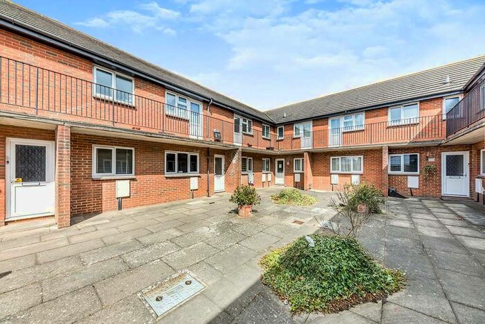 1 Bedroom Flat To Rent In Old Park Avenue, Canterbury, Kent, CT1