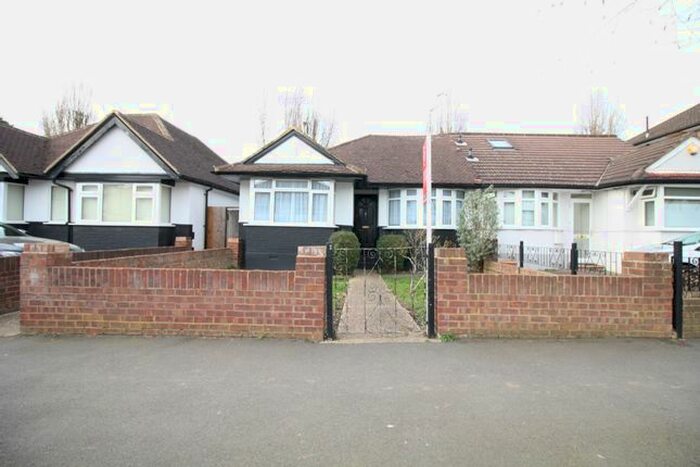 2 Bedroom Semi-Detached Bungalow To Rent In The Fairway, Ruislip HA4