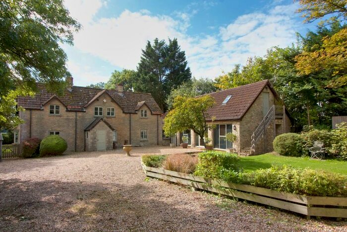 4 Bedroom Farm House For Sale In Crudwell Road, Malmesbury, SN16