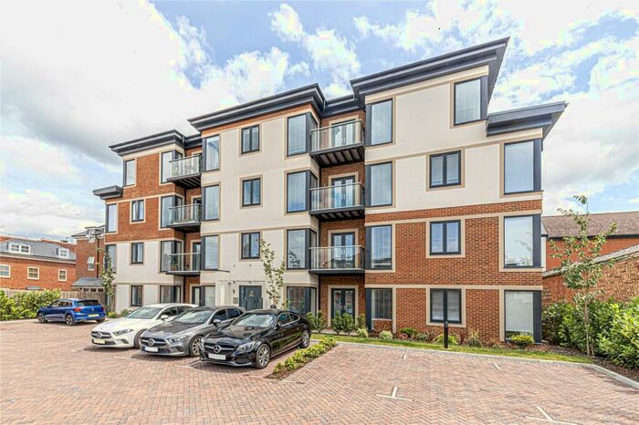 1 Bedroom Flat To Rent In Springfield Lane, Weybridge, KT13