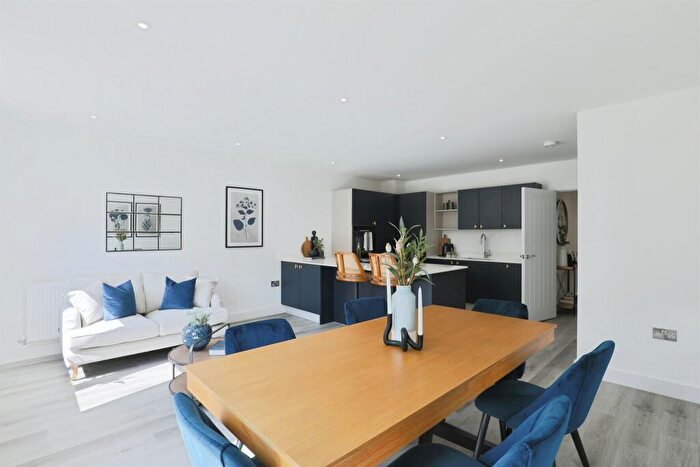 4 Bedroom Semi-Detached House For Sale In Felton Close, Shipston-On-Stour, CV36