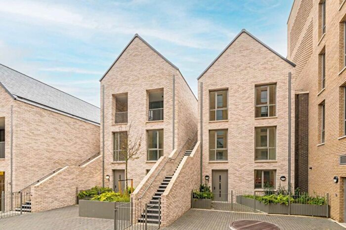 3 Bedroom Flat For Sale In Coombe Road, New Malden, KT3