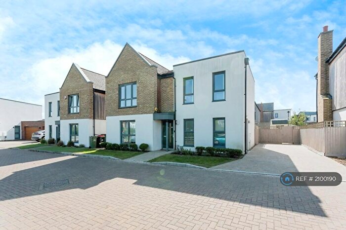 4 Bedroom Detached House To Rent In Laverde Walk, Oakgrove, Milton Keynes, MK10