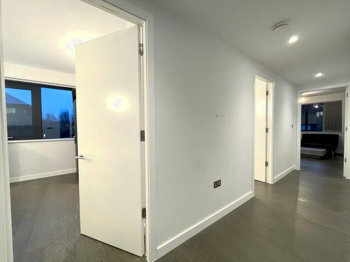 2 Bedroom Apartment To Rent In Everard Close, St. Albans, AL1