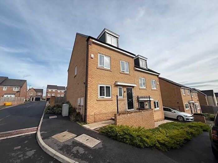 3 Bedroom Semi Detached House For Sale In Quarry Bank Road, Fagley, Bradford, BD2