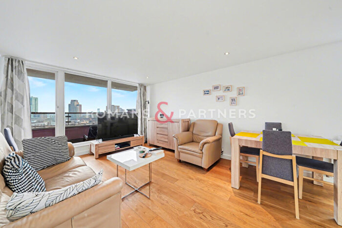 2 Bedroom Apartment To Rent In Mallard Point, Bow, E3