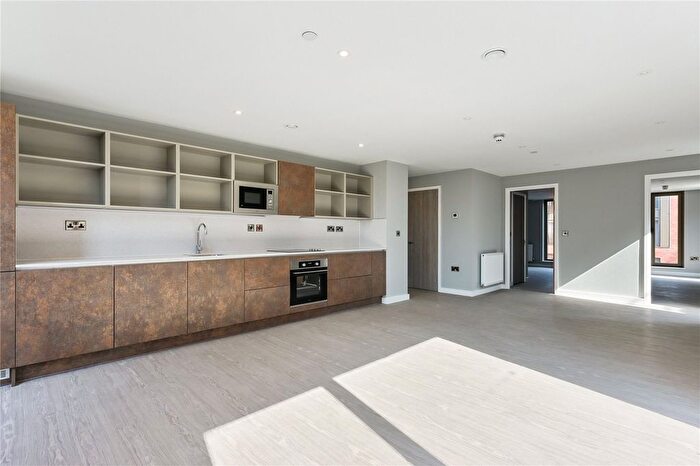 3 Bedroom Flat To Rent In Spinners Yard, Spinners Lane, LS7