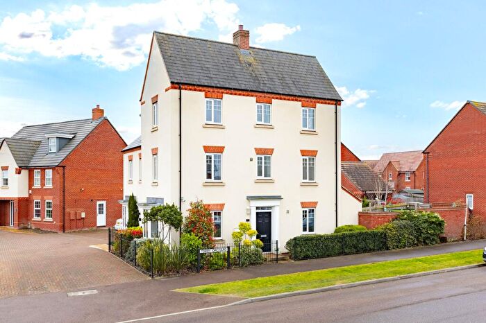 4 Bedroom Semi Detached House For Sale In Torry Orchard, Marston Moretaine, MK43