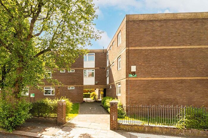 2 Bedroom Flat To Rent In Elmfield Road, Balham, SW17