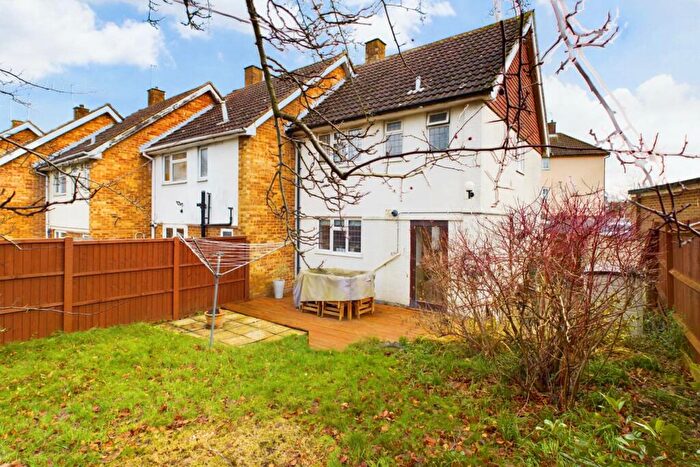 2 Bedroom End Of Terrace House For Sale In Lyne Way, Warners End, HP1