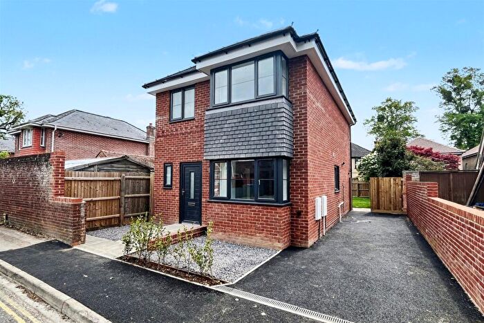 3 Bedroom Detached House For Sale In Southampton, SO15