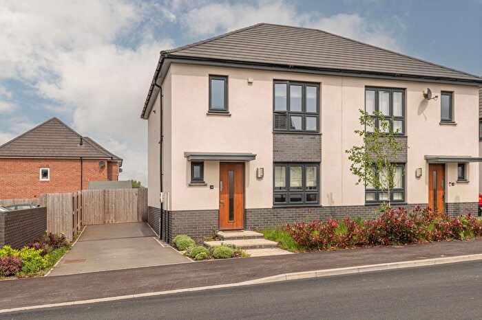 3 Bedroom Semi-Detached House To Rent In Barrington Way, Leeds, LS15