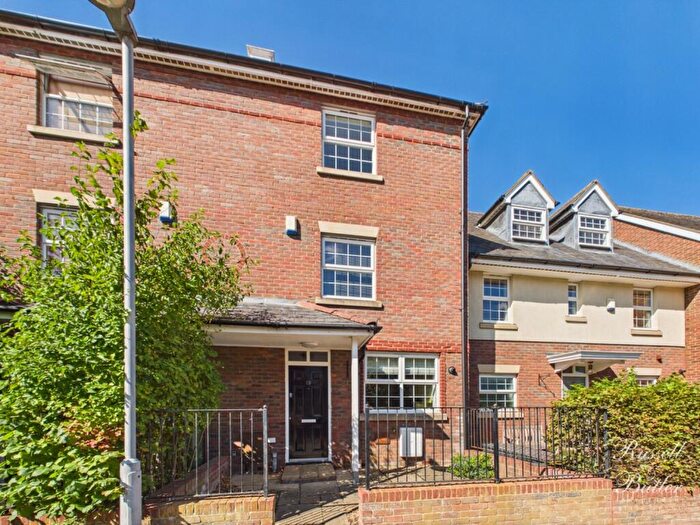 4 Bedroom Town House To Rent In Bernardines Way, Buckingham, MK18