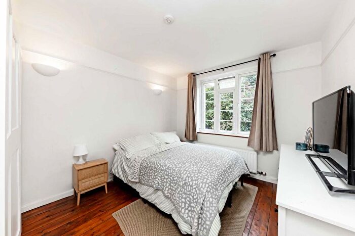 1 Bedroom Flat For Sale In Manor Vale, Boston Manor Road, Brentford, TW8