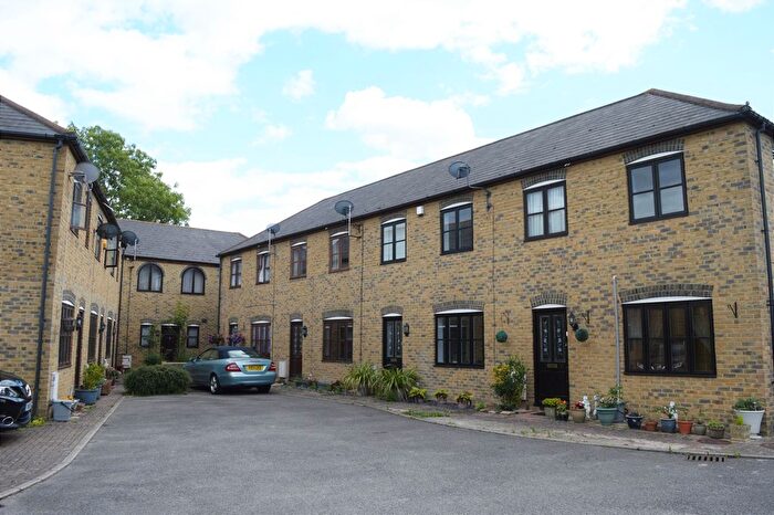 2 Bedroom Cottage To Rent In Albert Mews, Arabin Road, London, SE4