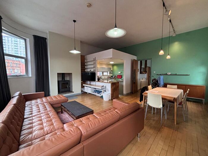 4 Bedroom Maisonette For Sale In Chapel Street, Salford, M3