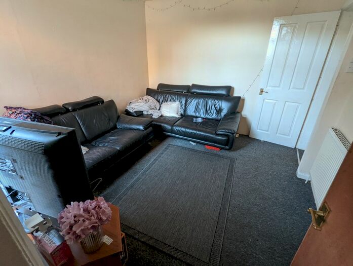 4 Bedroom Terraced House To Rent In De Beauvoir Road, Reading, RG1