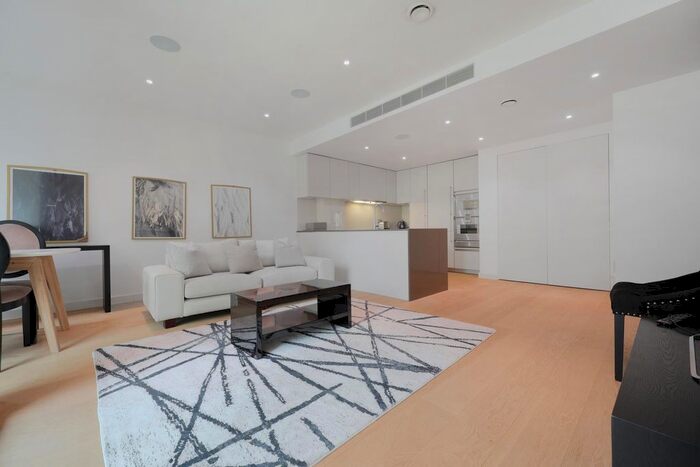 2 Bedroom Flat To Rent In Wellington House, Buckingham Gate, London, SW1E