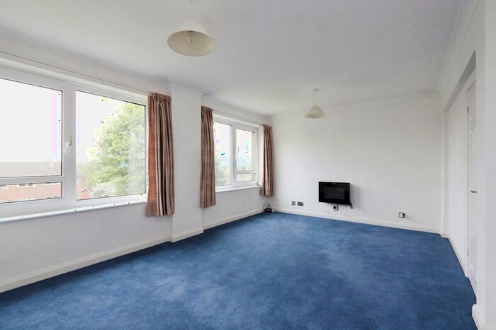 2 Bedroom Flat For Sale In Hallamshire Road, Sheffield, South Yorkshire, S10