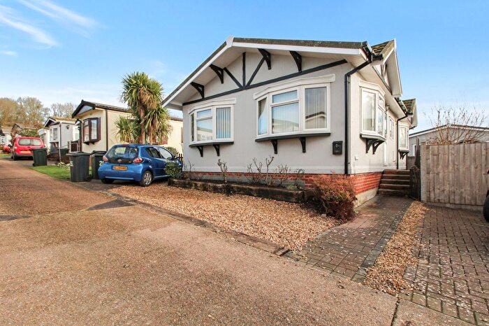 2 Bedroom Property For Sale In Yew Tree Park Homes, Charing, TN27