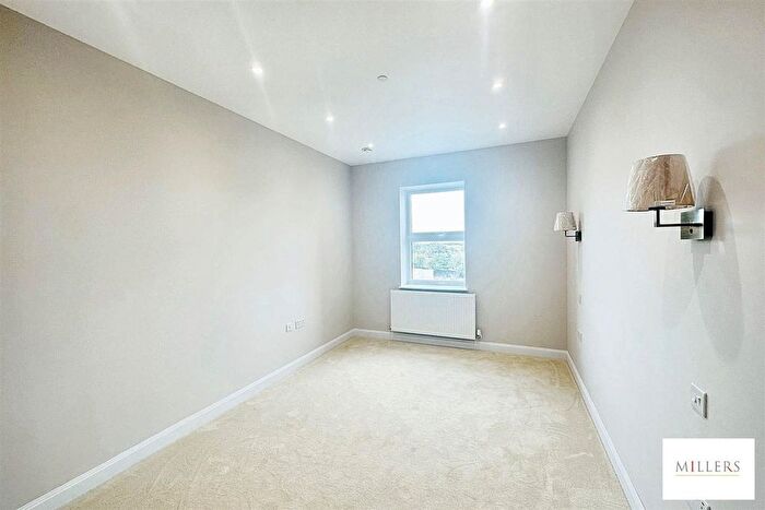 1 Bedroom Flat To Rent In Kestrel House, Bakers Lane, Epping, CM16