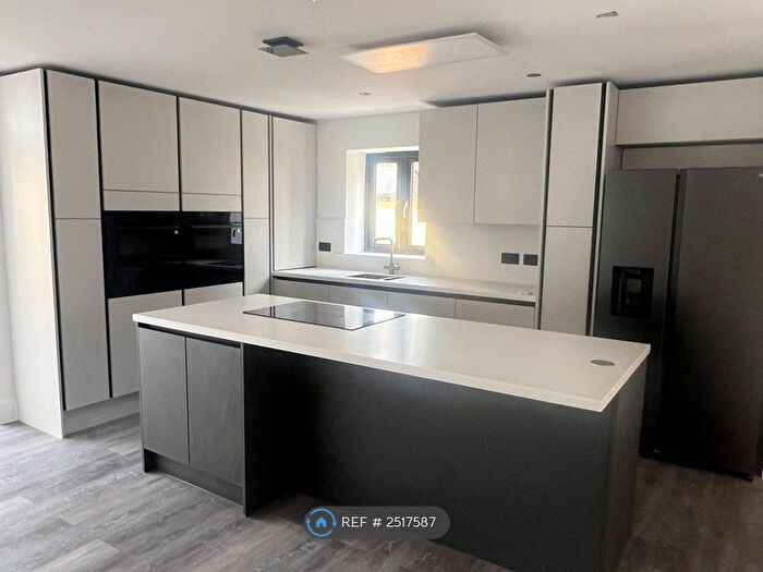 3 Bedroom Semi-Detached House To Rent In Sevenscore Farm Cottages, Ramsgate, CT12