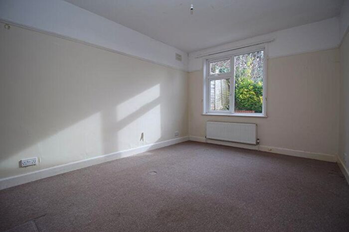2 Bedroom Detached Bungalow To Rent In Avon Road, Southampton, SO18