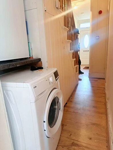 5 Bedroom Flat To Rent In Embleton Road, London, SE13
