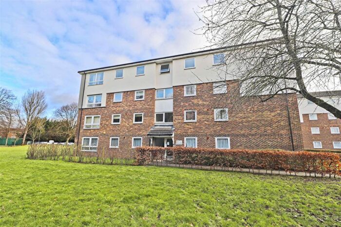 2 Bedroom Flat To Rent In Portal Close, Uxbridge, UB10
