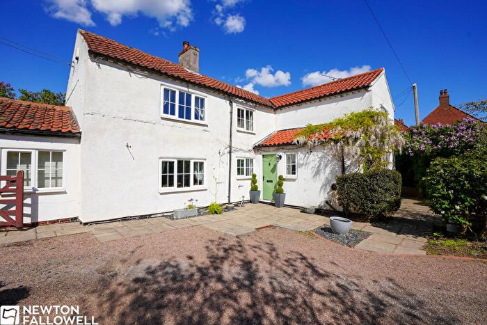 4 Bedroom Detached House For Sale In Gainsborough Road, Everton, DN10