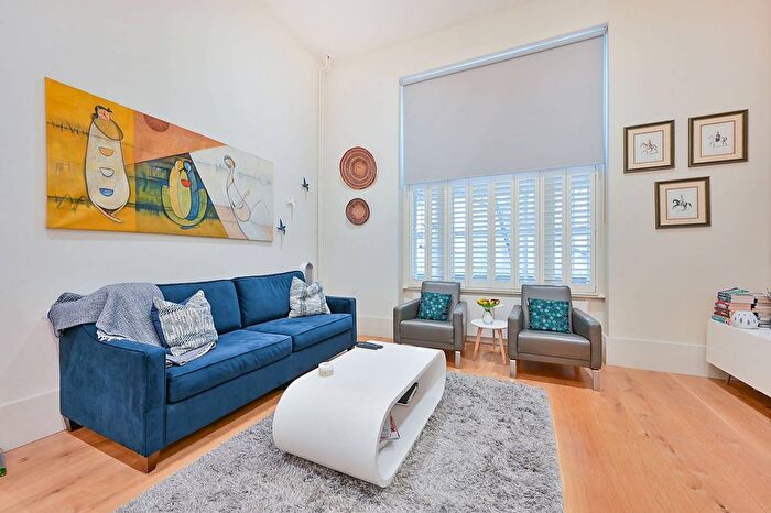 1 Bedroom Flat To Rent In Gloucester Gardens, Notting Hill, London, W2
