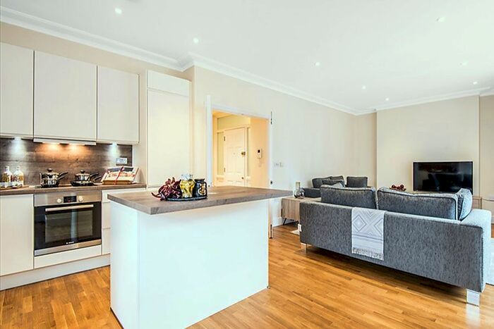 3 Bedroom Flat To Rent In Hamlet Gardens, Ravenscourt Park, London, W6