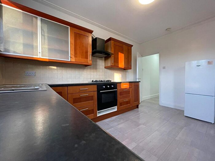 3 Bedroom Flat To Rent In Radley Road, Haringey, N17