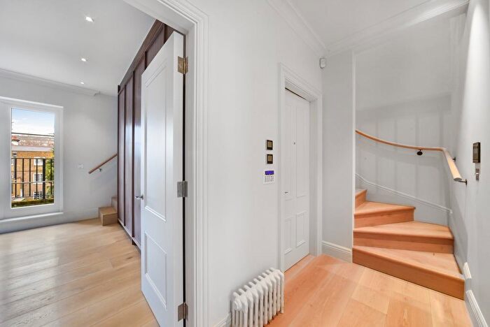 2 Bedroom Flat To Rent In Queen's Gate Terrace, London, SW7