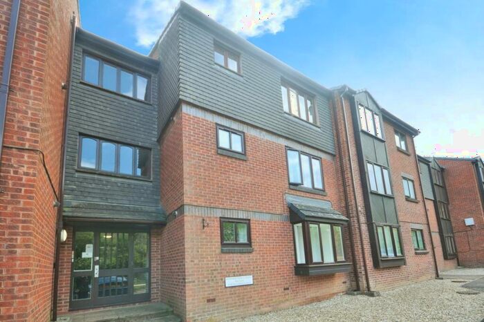1 Bedroom Flat To Rent In Kinnerton Way, Exeter, EX4
