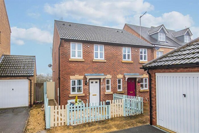 2 Bedroom Town House To Rent In Carlisle Close, Corby, NN18