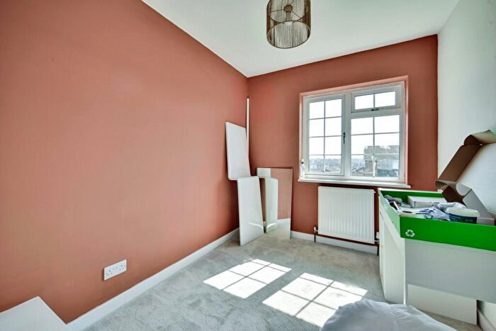 3 Bedroom End Of Terrace House For Sale In Clive Road, Sittingbourne, Kent, ME10