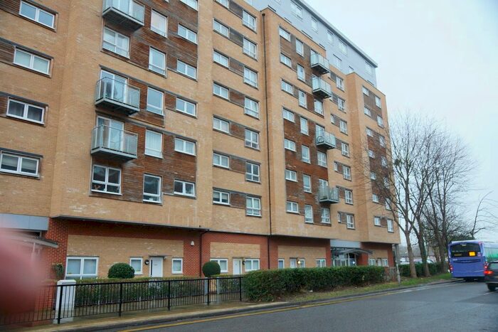 2 Bedroom Flat To Rent In Cherrydown East, Basildon, SS16