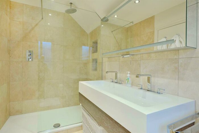 4 Bedroom Town House To Rent In Brightlingsea Place, Limehouse, London, E14