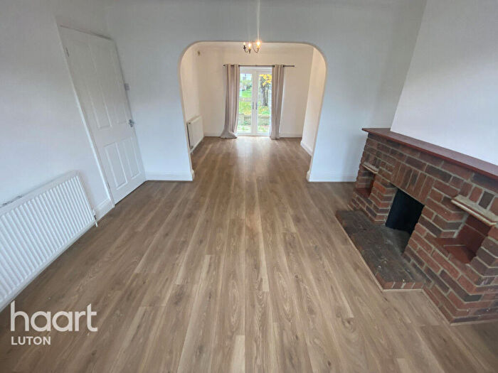 3 Bedroom Semi-Detached House To Rent In Pembroke Avenue, Luton, LU4