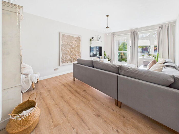 2 Bedroom Flat For Sale In Southdown Road, Shoreham By Sea, BN43