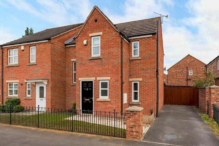 3 Bedroom Semi-Detached House To Rent In Dean Road, Scunthorpe DN17