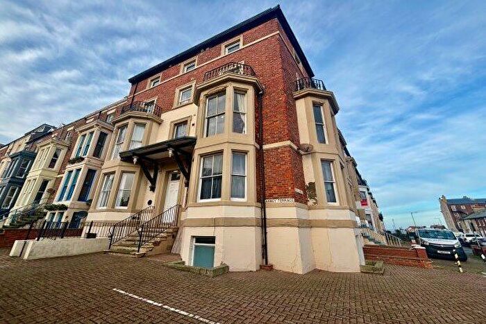 2 Bedroom Flat To Rent In Esplanade, Whitby, YO21