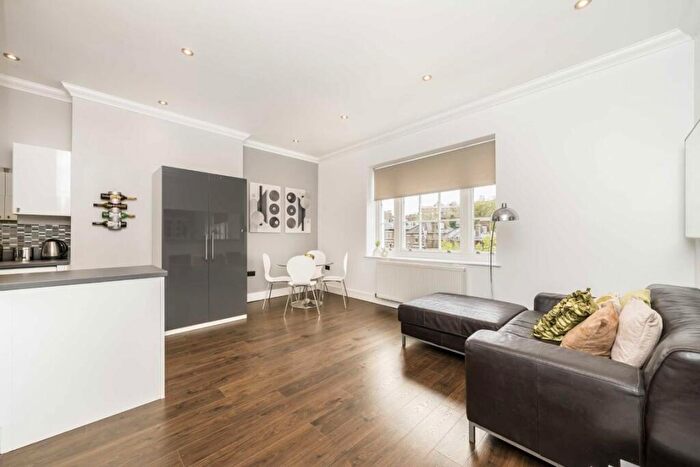 2 Bedroom Flat For Sale In Honor Oak Rise, Forest Hill, SE23