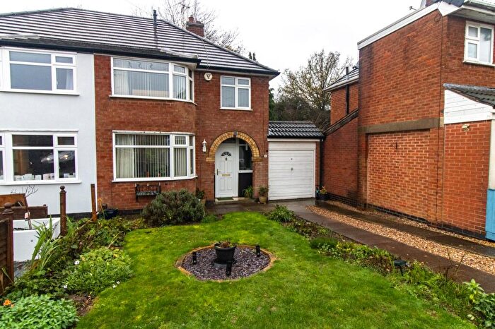 3 Bedroom Semi Detached House For Sale In Westover Road, Leicester, LE3